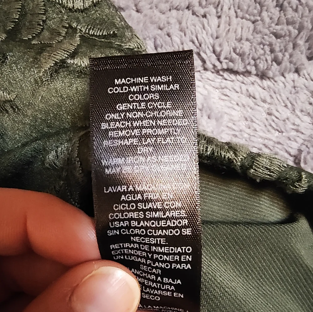 Amazing WHBM Green Lace Off The Shoulder Top - Picture 5 of 7